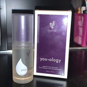 Younique’s Grapefruit water toning spritz